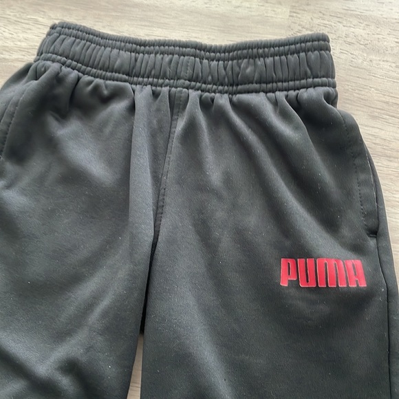 Puma 2 piece set size boys 5. Short sleeve top and slinky sweatpants bottoms - Picture 6 of 11